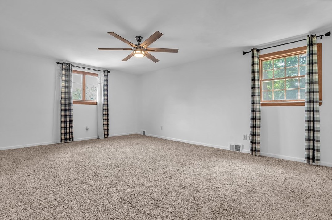 912 Country Clb Dr, Pittsburgh PA 15228-2625 exterior