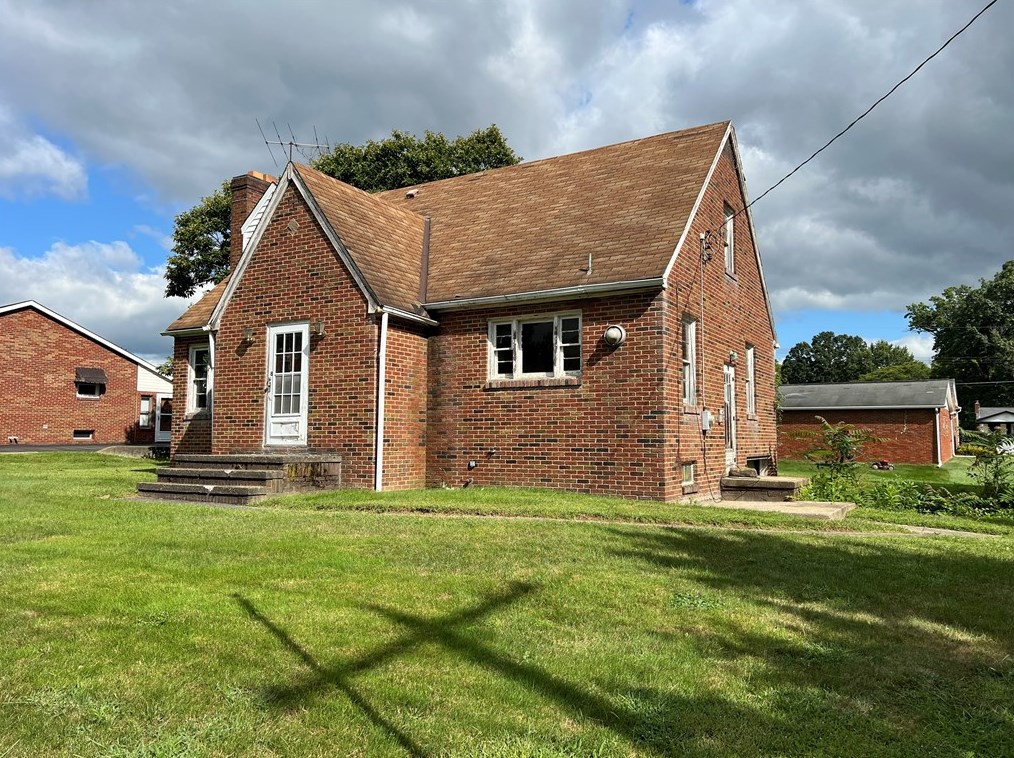 8 W Fairmont Ave, New Castle, PA 16105