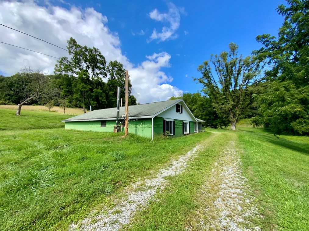 104 Boyd Rd, Hookstown, PA 15050