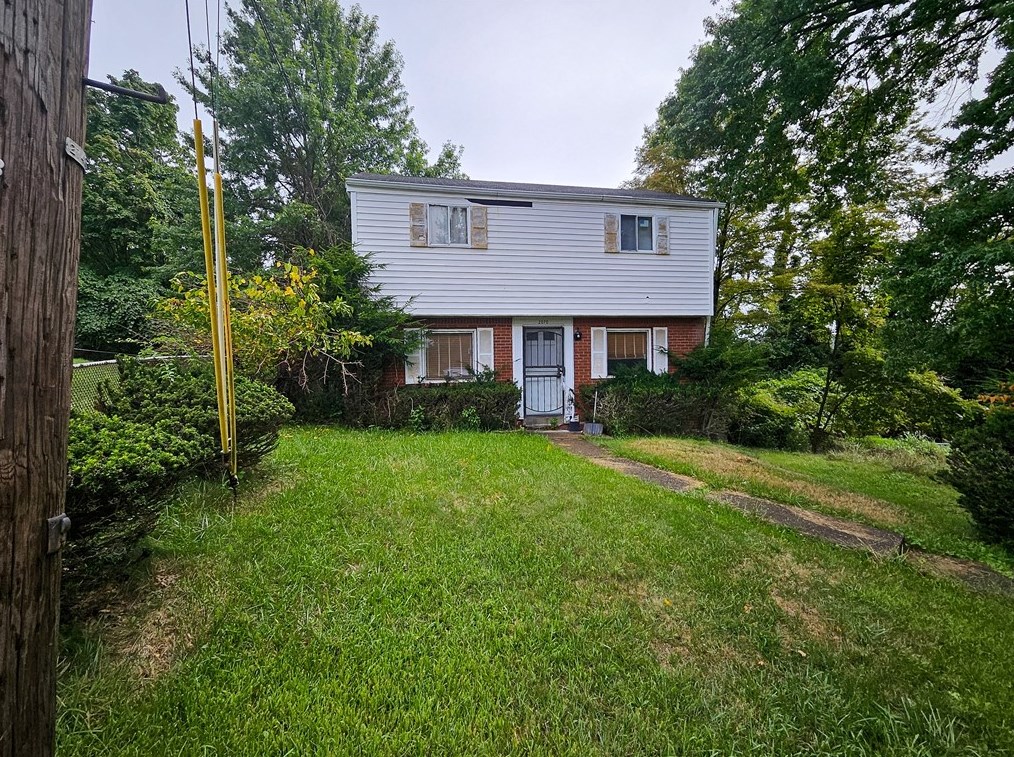2070 Sonny St, Pittsburgh, PA 15221