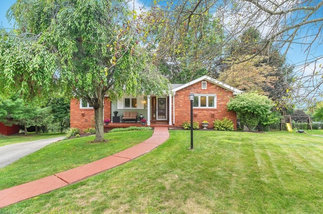 114 Kings Point Rd, Glenshaw, PA 15116