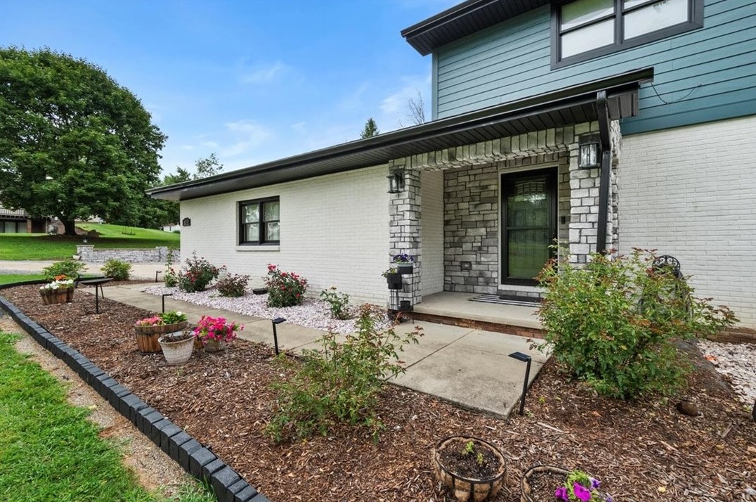 115 Shirley Ln, New Castle, PA 16102