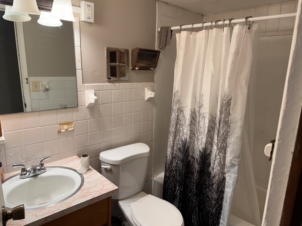 479 B St, Hermitage, PA 16146