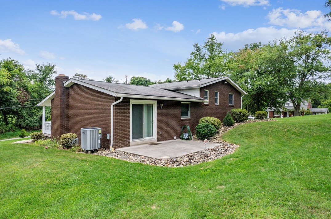 2670 Bickerstaff Rd, North Huntingdon, PA 15642