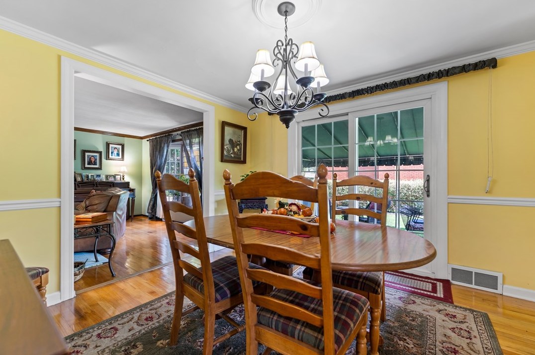 909 Lovingston Dr, Pittsburgh PA  15216-1731 exterior