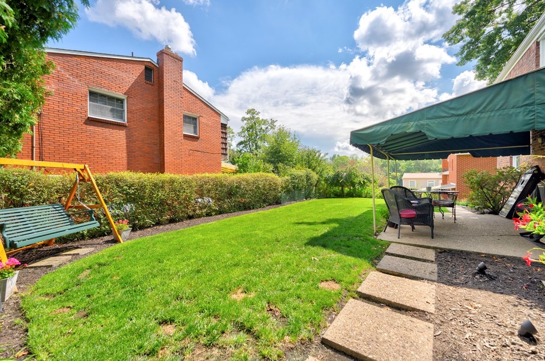 909 Lovingston Dr, Pittsburgh PA  15216-1731 exterior