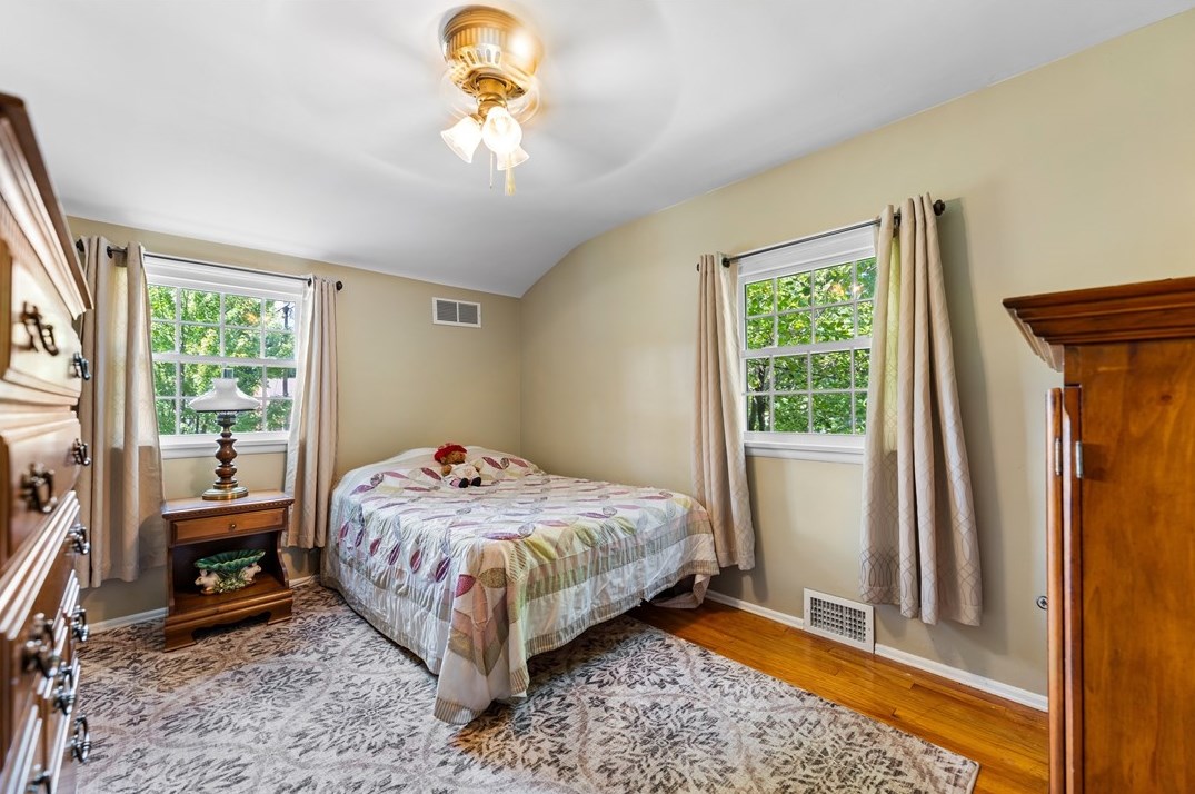 909 Lovingston Dr, Pittsburgh PA  15216-1731 exterior