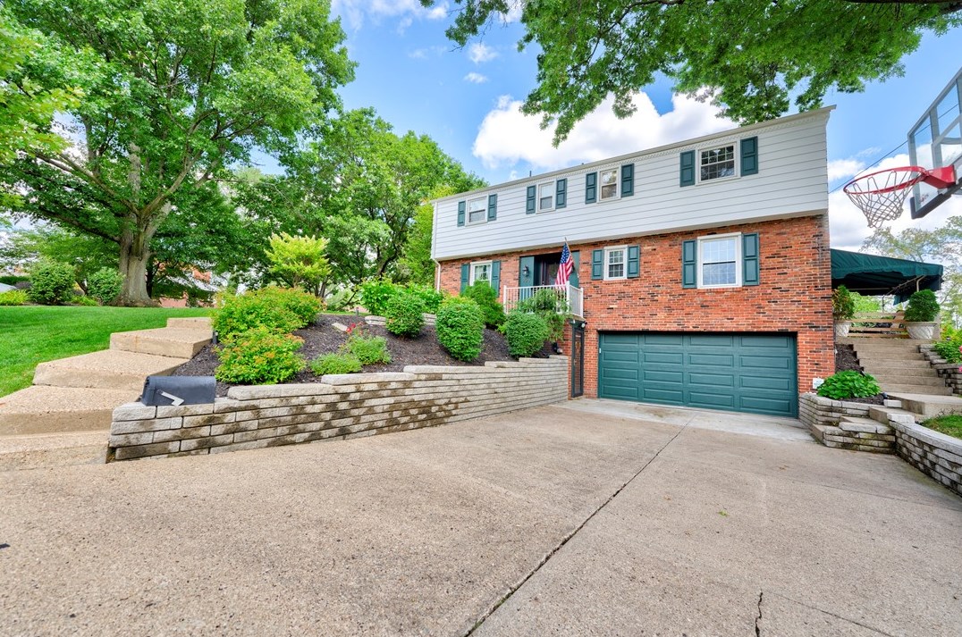 909 Lovingston Dr, Pittsburgh, PA 15216-1731