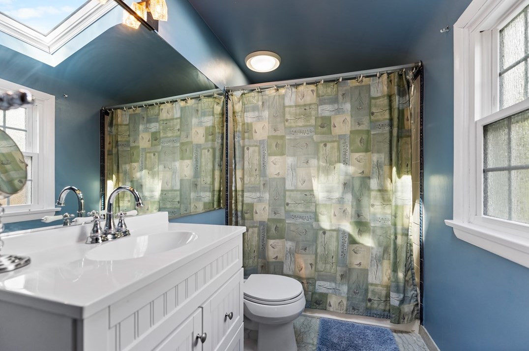 909 Lovingston Dr, Pittsburgh PA  15216-1731 exterior