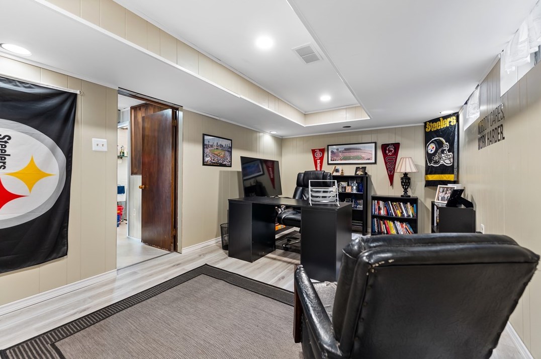 909 Lovingston Dr, Pittsburgh PA  15216-1731 exterior