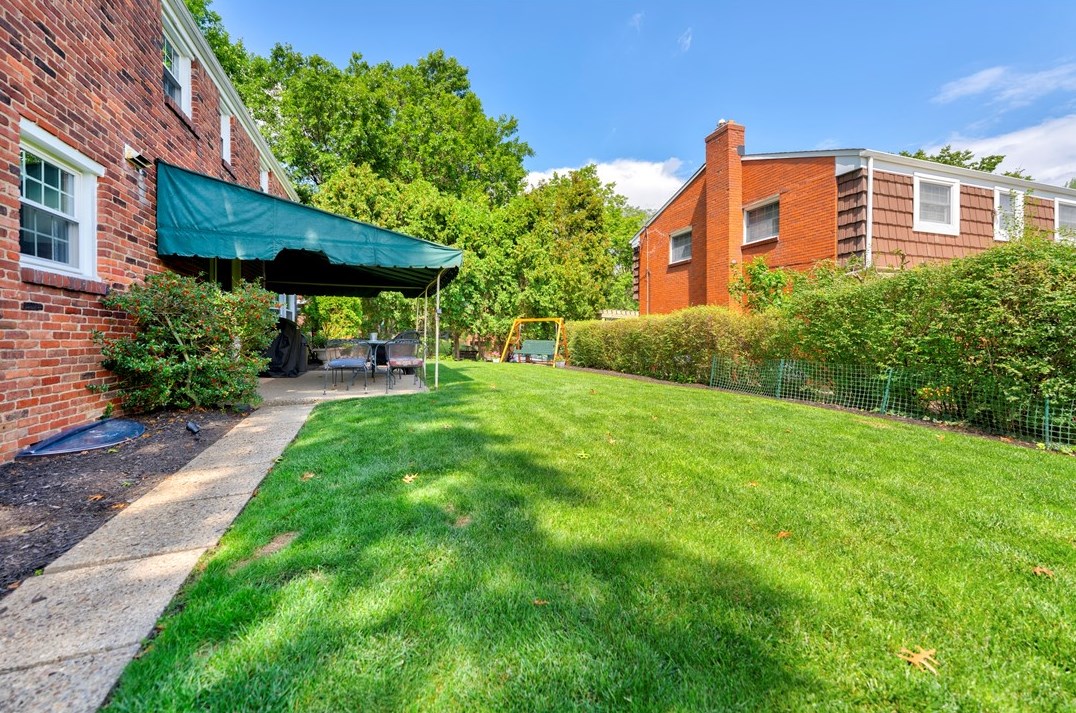 909 Lovingston Dr, Pittsburgh PA  15216-1731 exterior