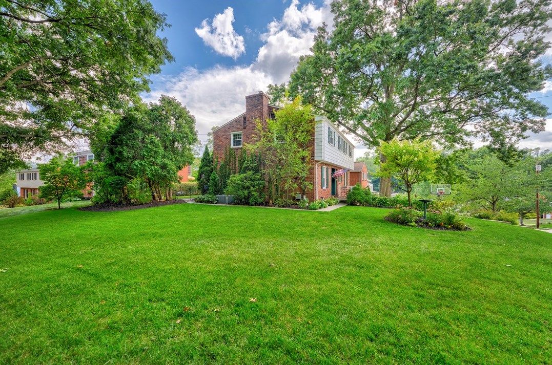 909 Lovingston Dr, Pittsburgh PA  15216-1731 exterior