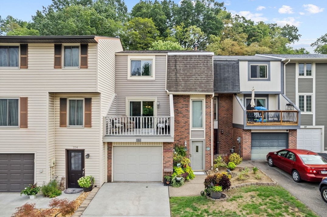 216 Timber Dr, Trafford, PA 15085