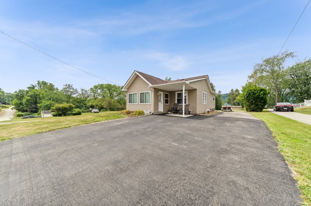 430 7th Ave, Sutersville, PA 15083