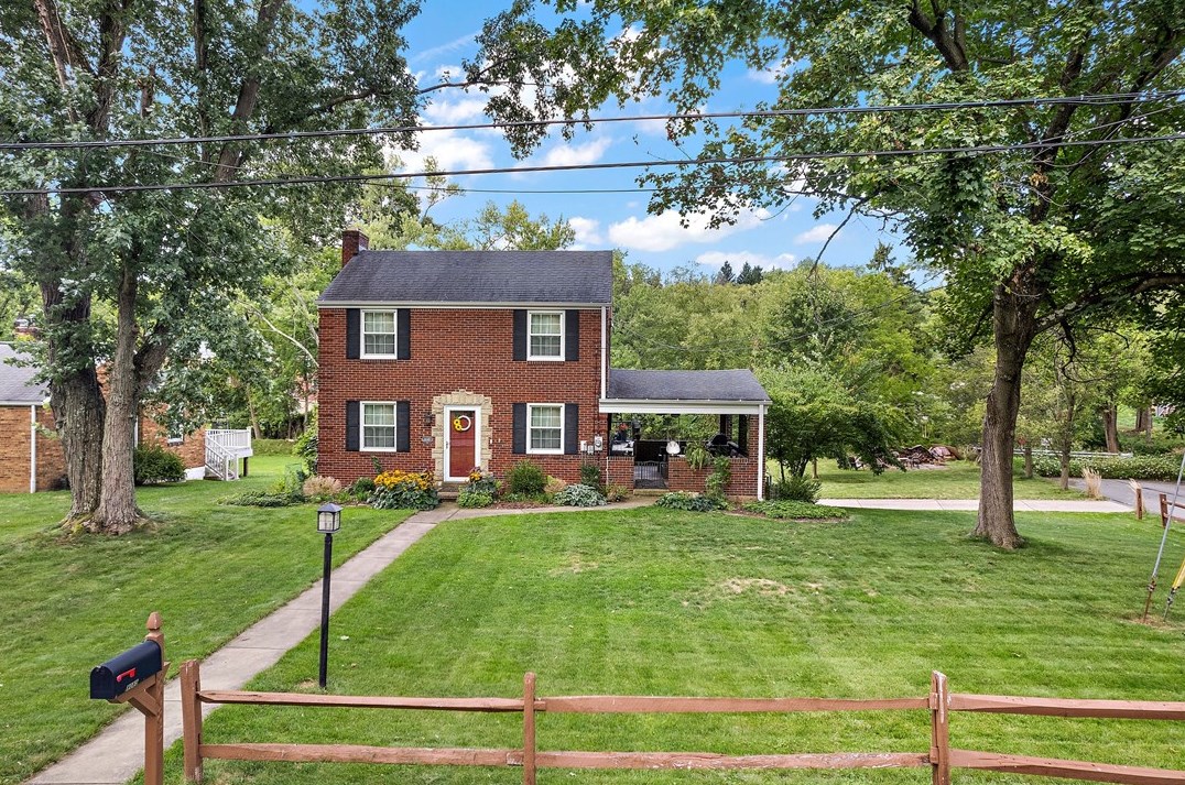 8085 Patricia Dr, Pittsburgh, PA 15237-6327