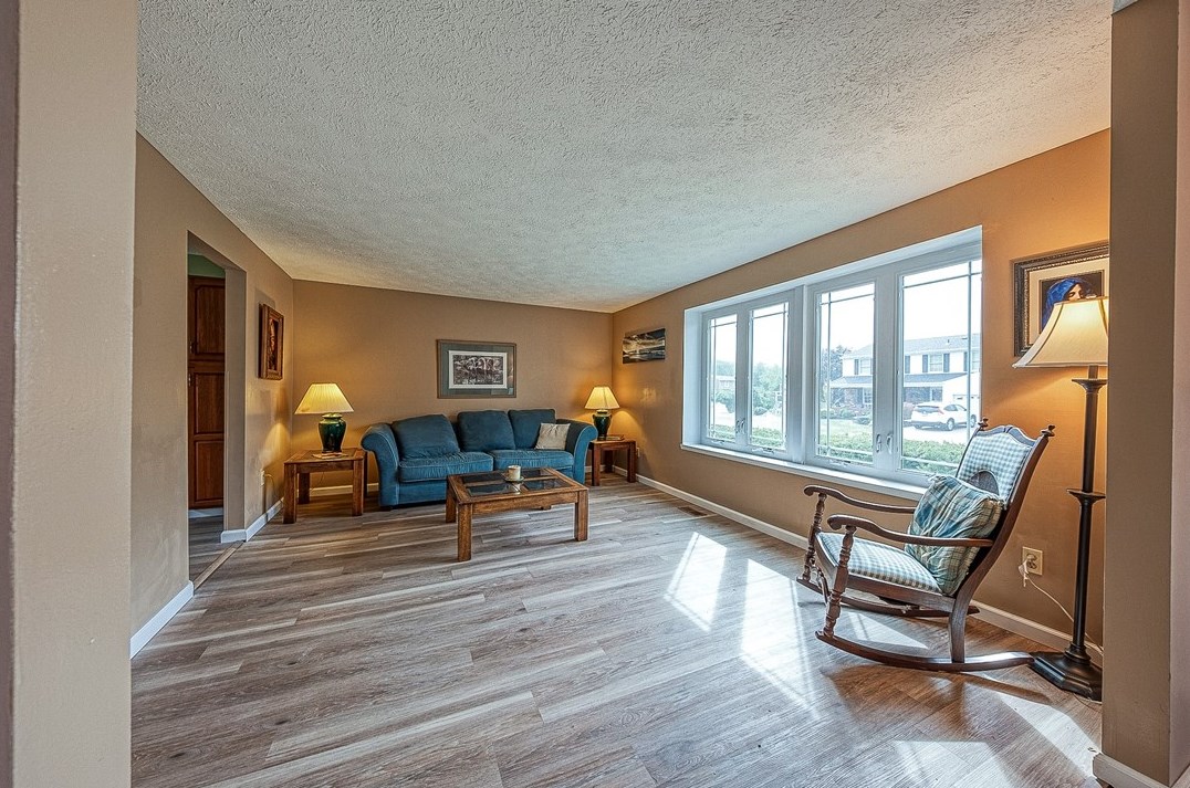 17 Gina Dr South, Washington, PA 15301