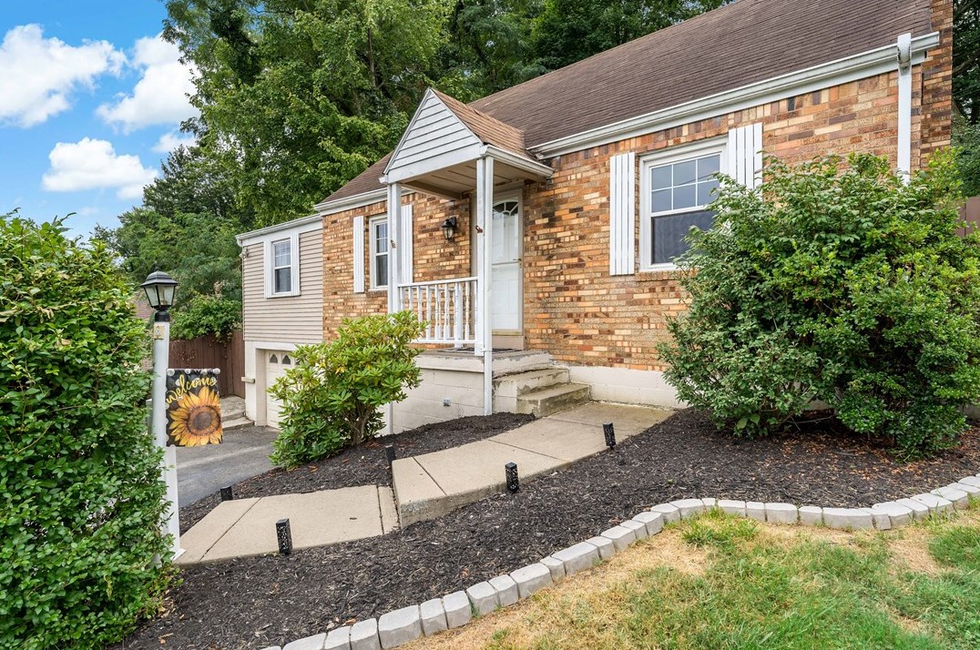 133 Ida Dr, Glenshaw, PA 15116