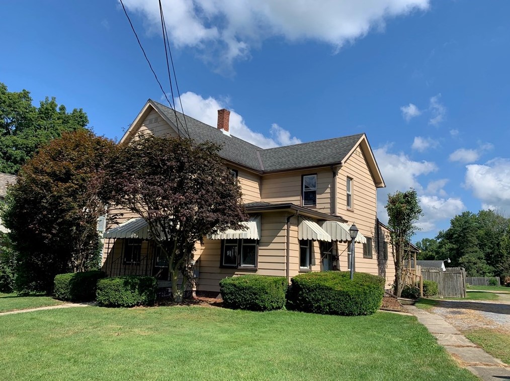 425 S Walnut St, Hermitage, PA 16150