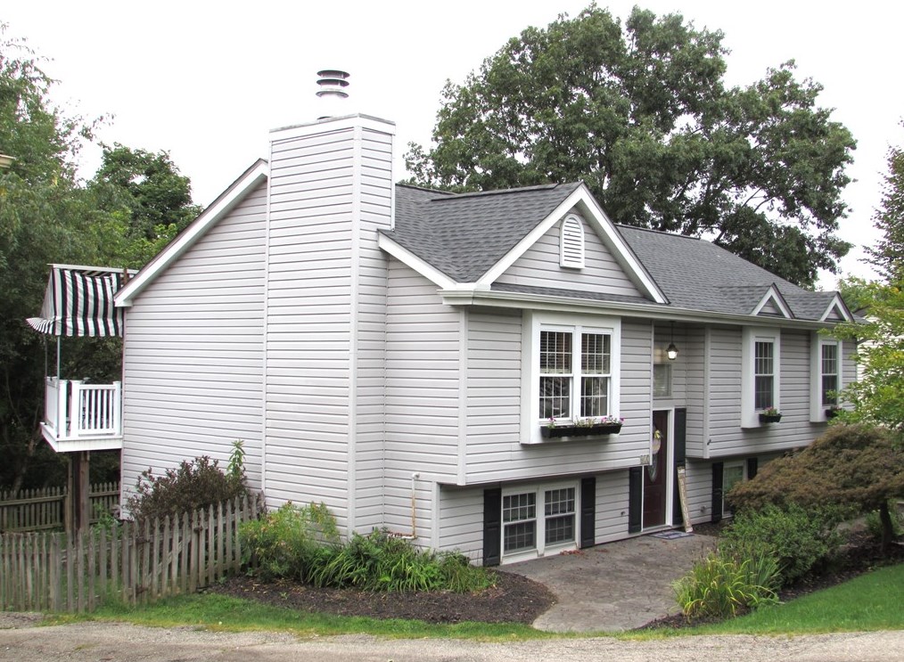 417 Rampart Blvd, New Kensington, PA 15068