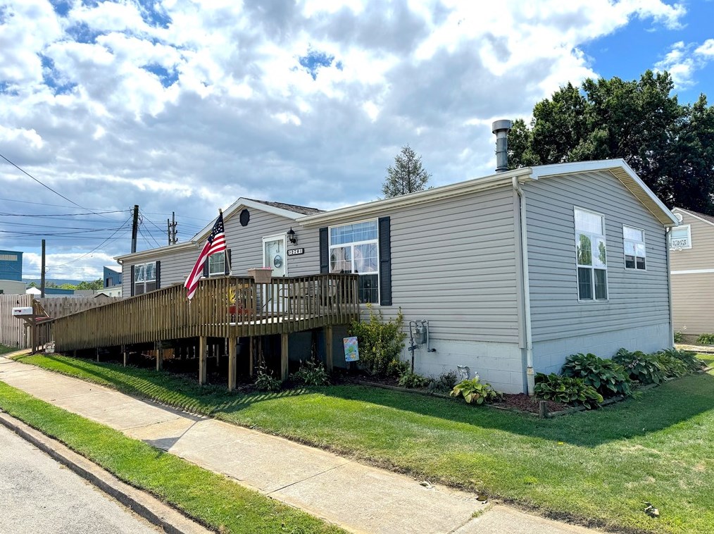 2701 Watkins Ave, Latrobe, PA 15650