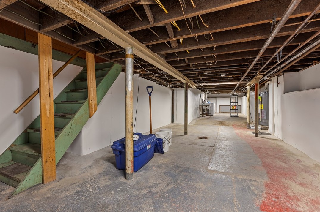 2006 Sarah St, Pittsburgh PA 15203-2022 exterior