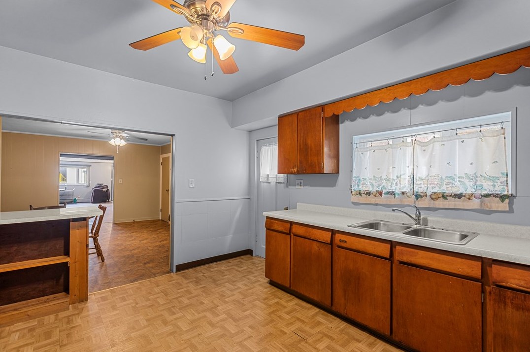 2006 Sarah St, Pittsburgh PA 15203-2022 exterior