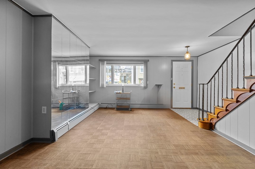 2006 Sarah St, Pittsburgh PA 15203-2022 exterior