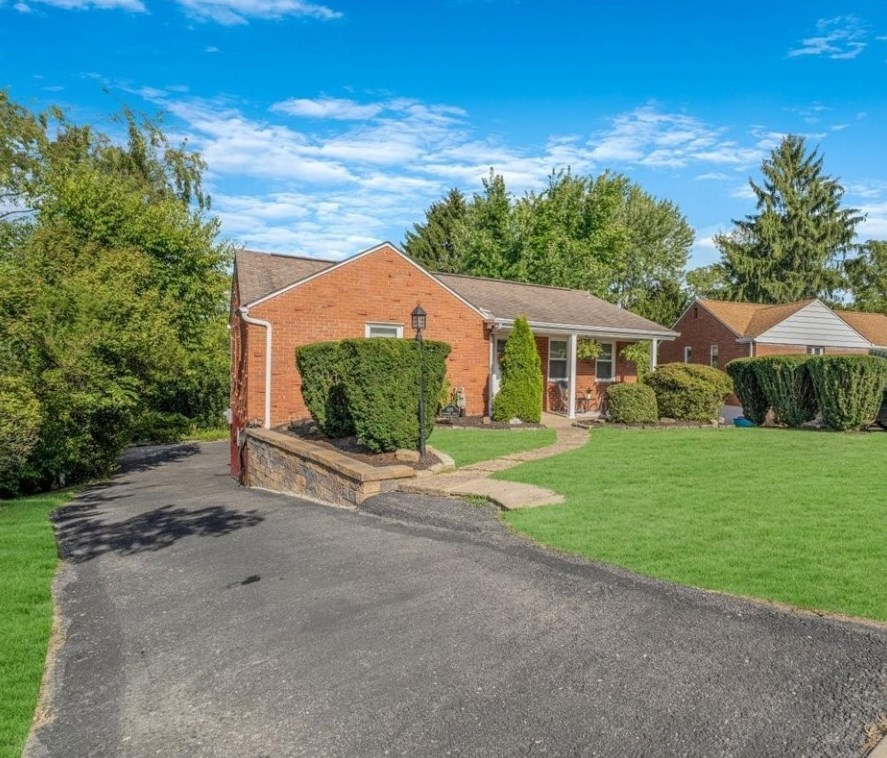 5189 Fieldcrest Dr, Pittsburgh, PA 15236