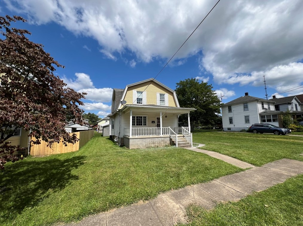 1025 Maryland Ave, New Castle, PA 16101