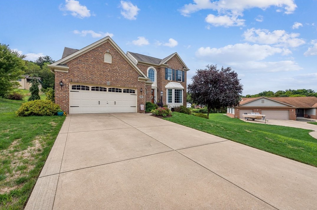 111 Coventry Ct, Trafford, PA 15085