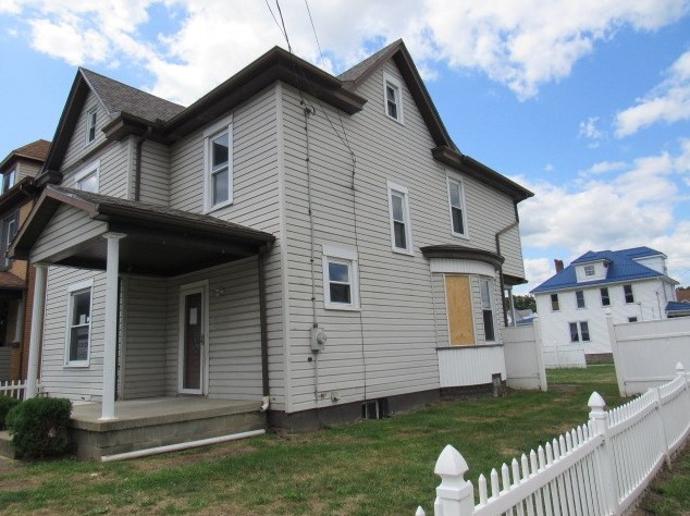 1202 Vine St, Connellsville, PA 15425