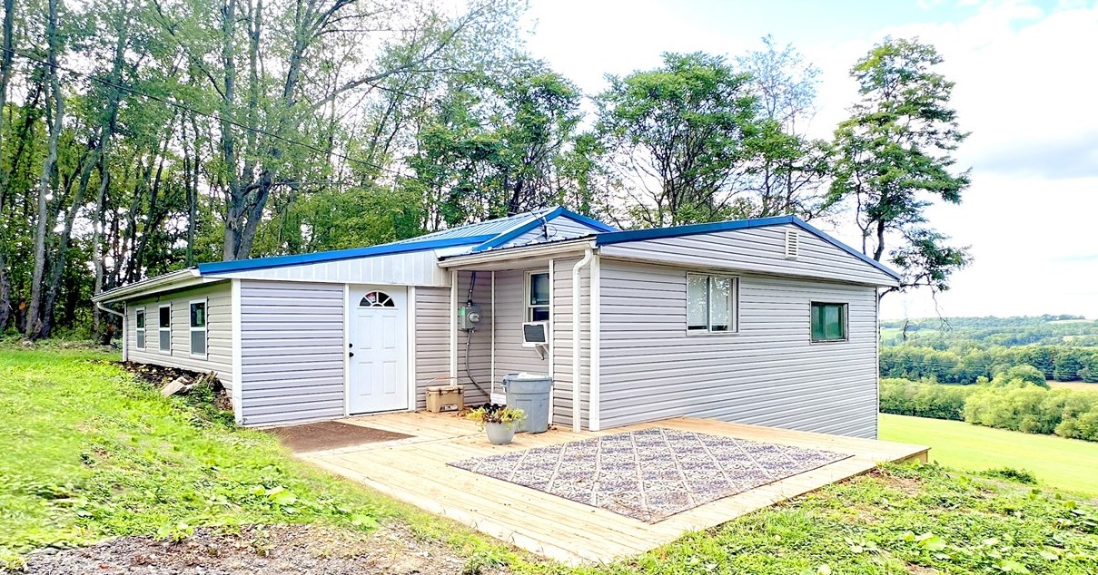 1221 S Hewitt Ave, Washington, PA 15301