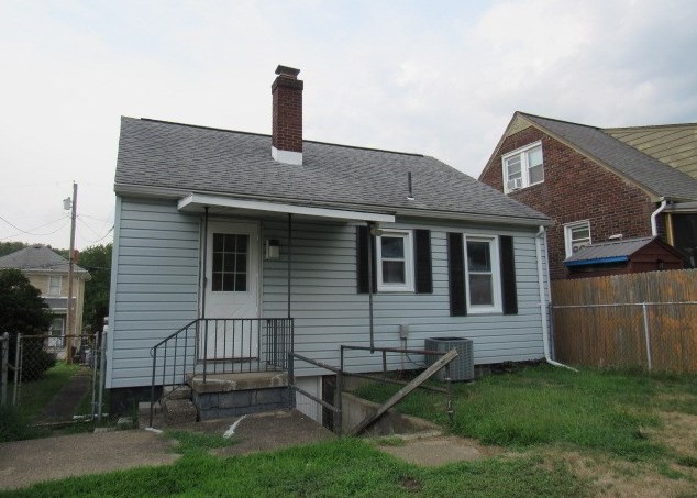 530 7th St, Jeannette, PA 15644-1315