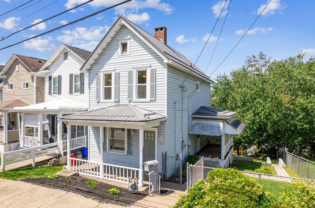 811 N 3rd St, Jeannette, PA 15644