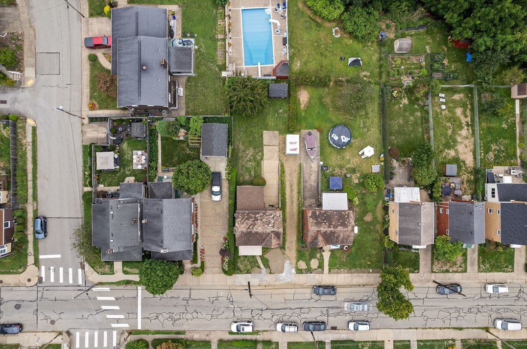 1440 Chislett St, Pittsburgh PA  15206-1309 exterior