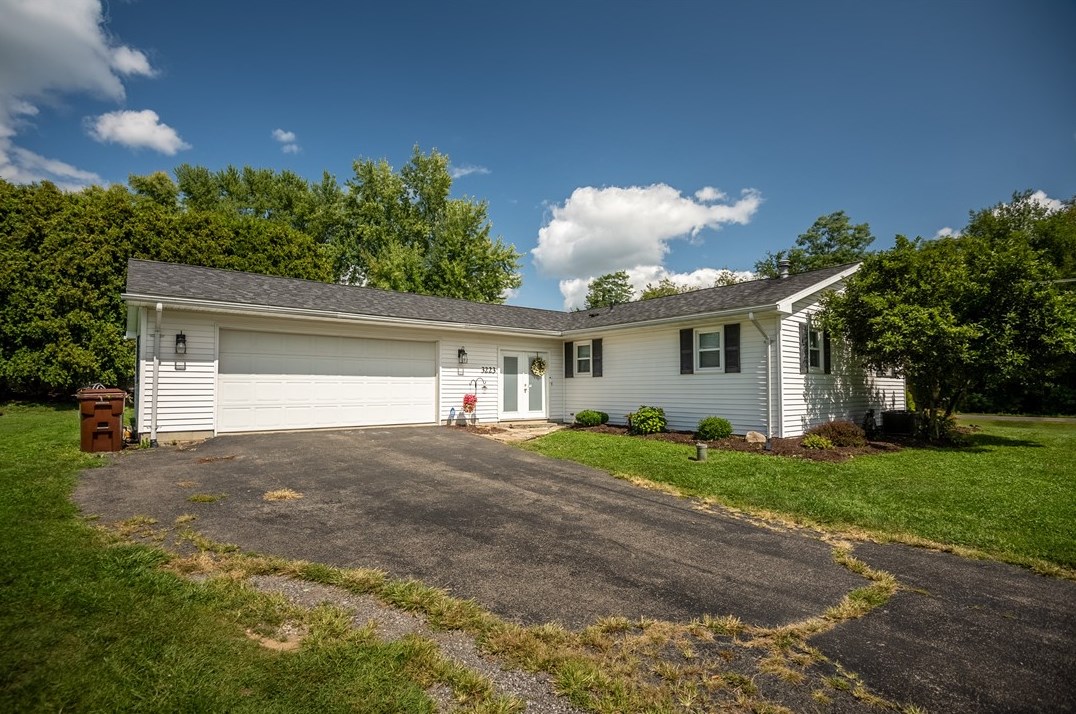 3223 Kathy Ln, Hermitage, PA 16150