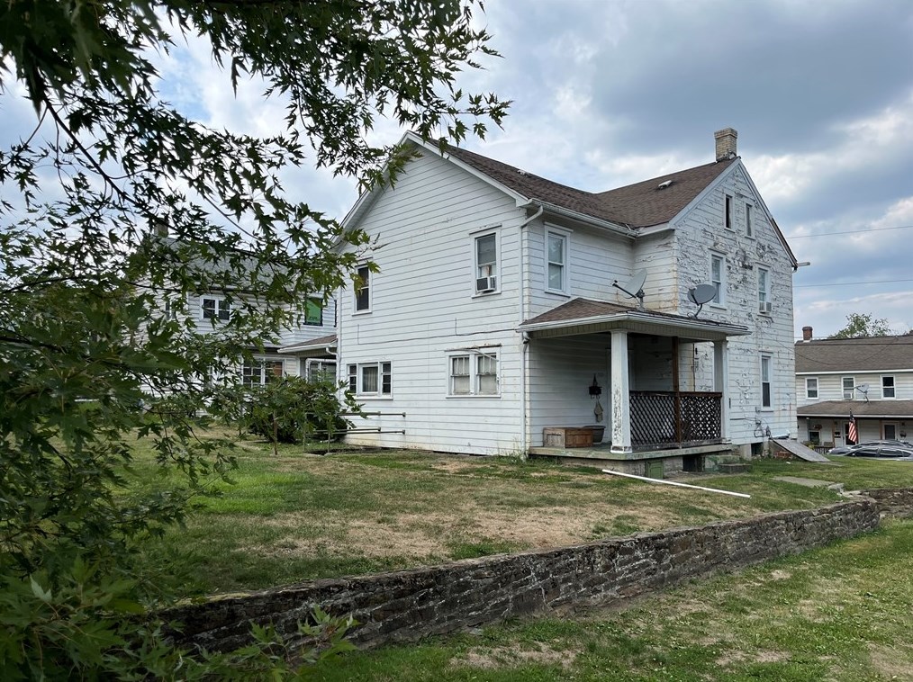 518 Church St, Herminie, PA 15637-1458