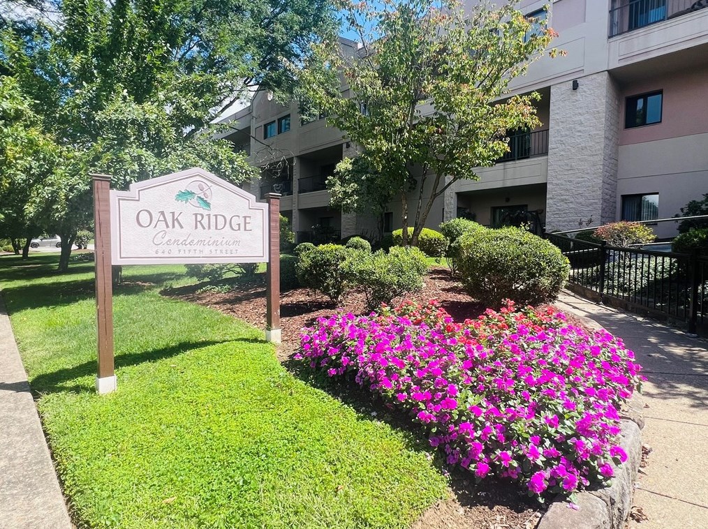 640 5th St #108, Oakmont, PA 15139