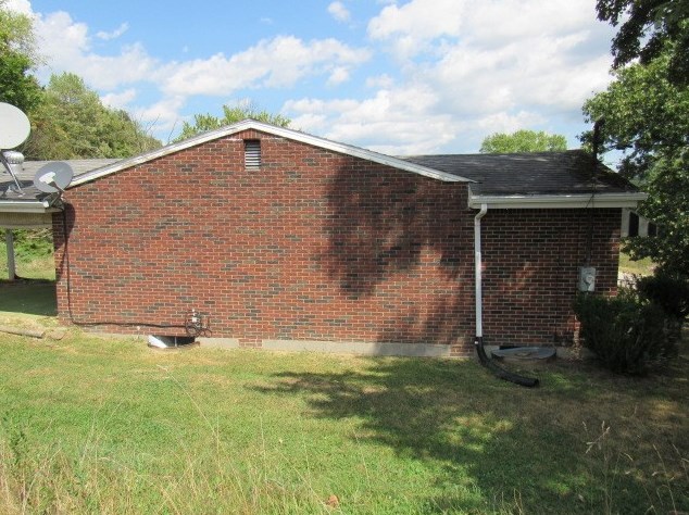 275 Twin Lakes Rd, Latrobe, PA 15650-3555