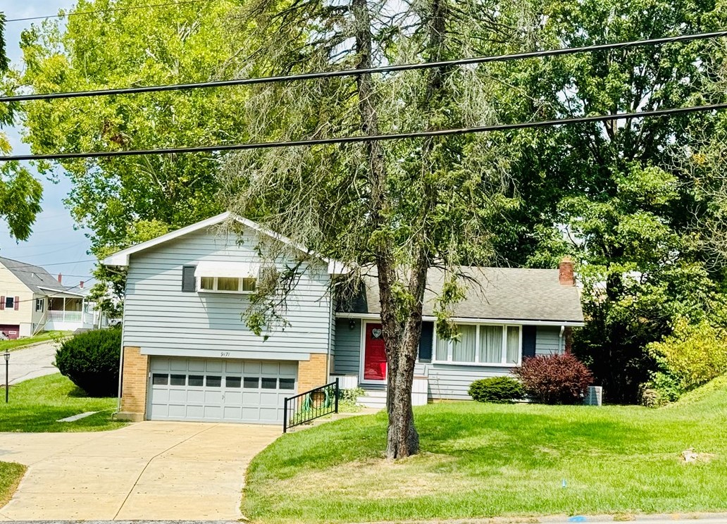 9171 Broadway St, Westmoreland City, PA 15692
