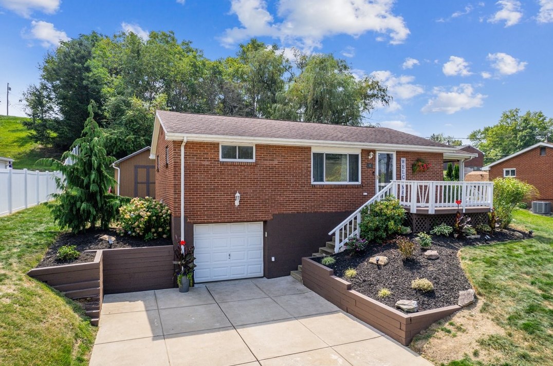 4 Lentz Ct, North Huntingdon, PA 15642