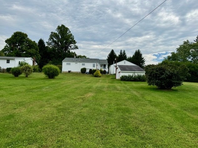 3938 Station Rd, New Castle, PA 16101