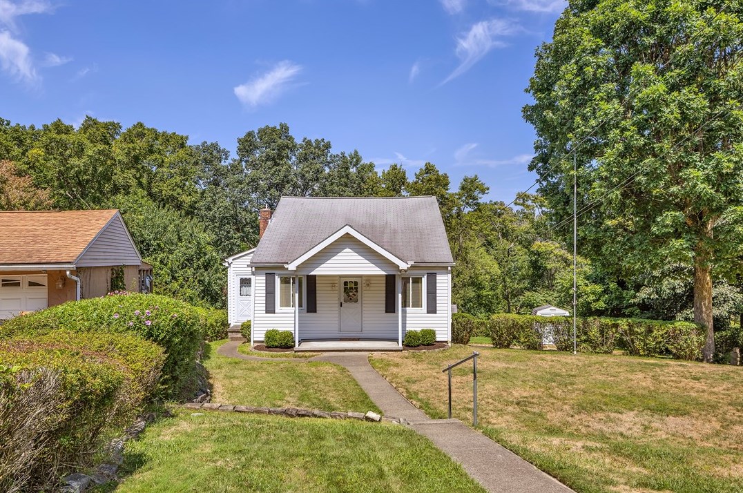 149 Longvue Dr, Pittsburgh, PA 15122-1941