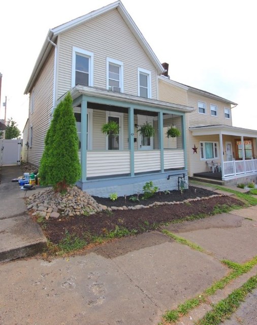 49 Penn Ave, North Huntingdon, PA 15642