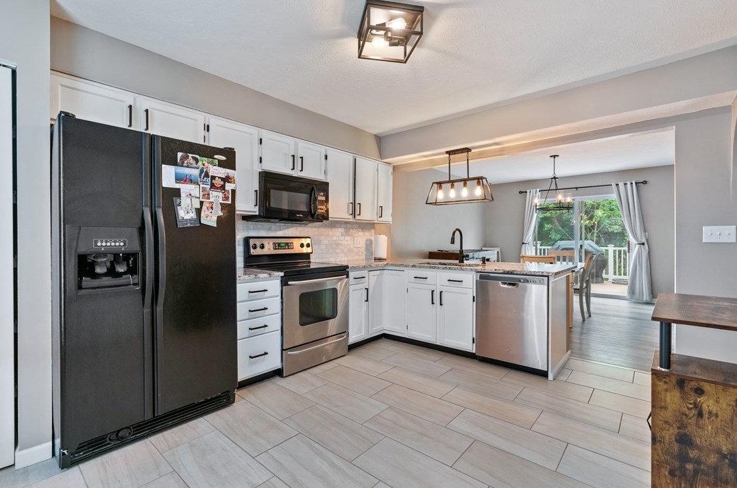220 Scenic Hill Dr, Collier Township, PA 15106