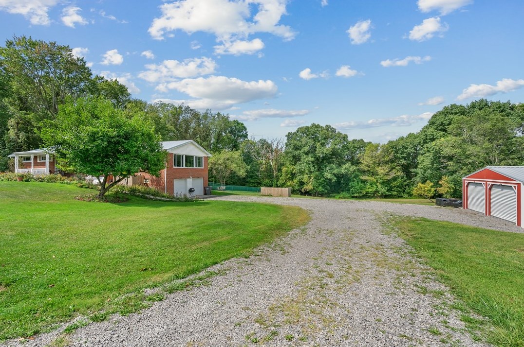 199 Horseshoe Dr, Freeport, PA 16229