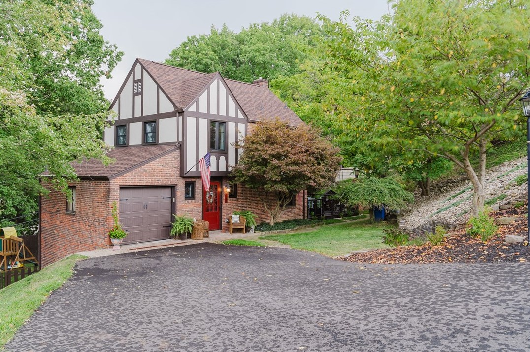 110 Columbia Dr, Pittsburgh, PA 15236