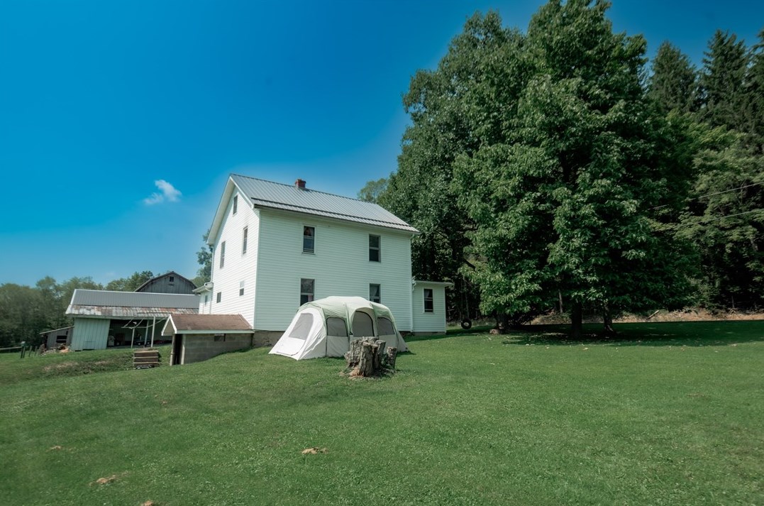 1418 Canoe Ridge Rd, Rossiter, PA 15772