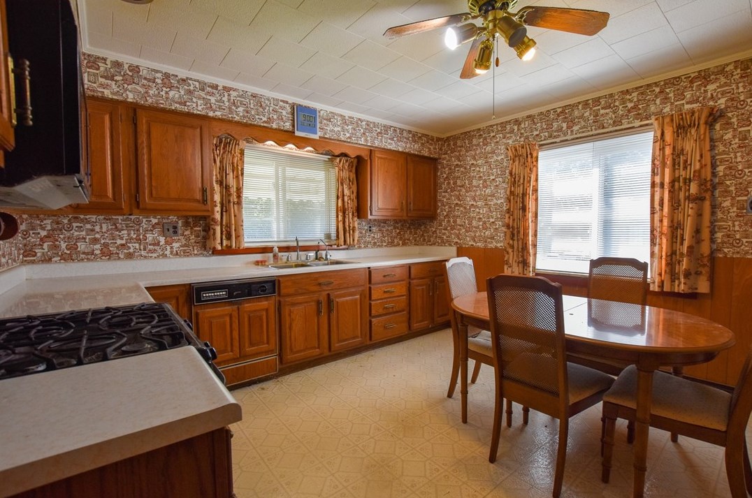 694 Saxonburg Rd, Butler, PA 16002-0956