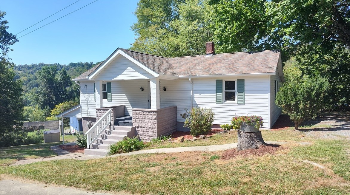 616 6th Ave, Sutersville, PA 15083